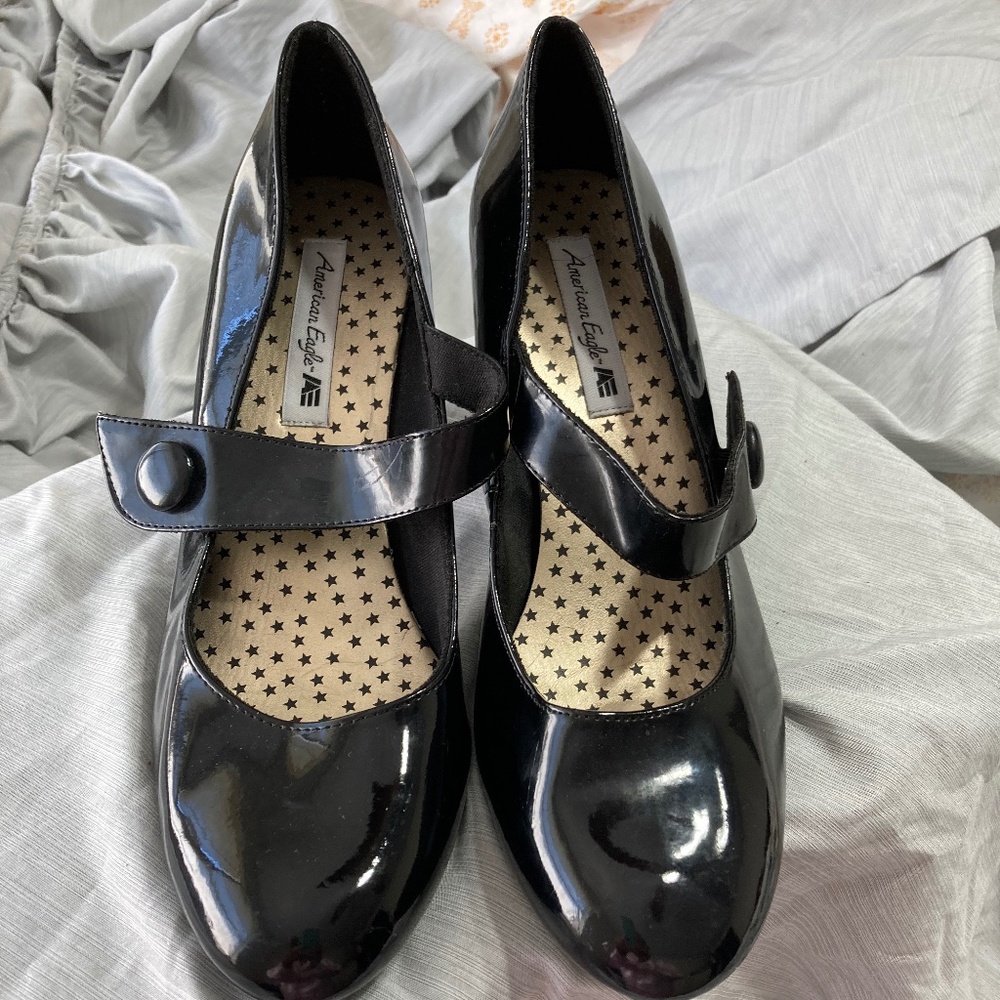 AE SZ 9.5 Black Patent Mary Jane's